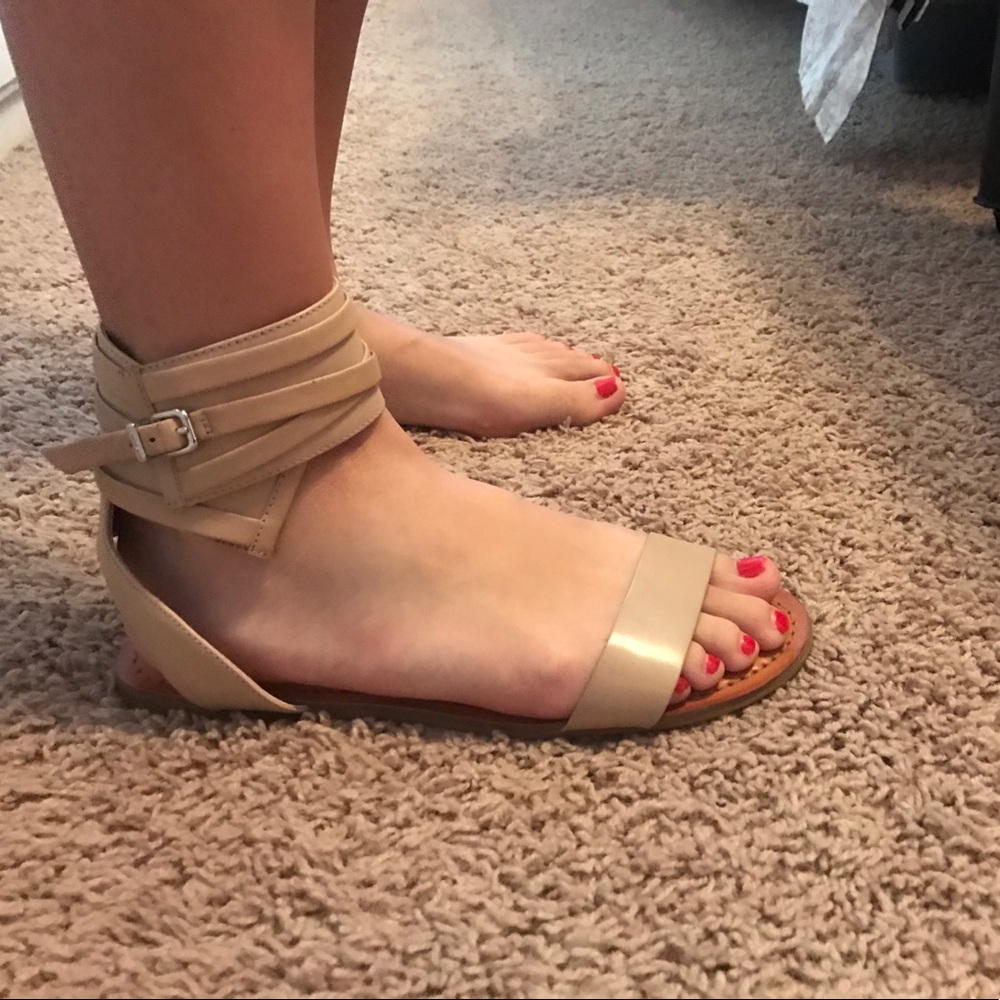 Gianni Bini Sandals