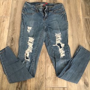 Elle brand distressed skinny jeans