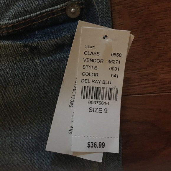 Bullhead Skinny Jeans NWT - Picture 3 of 4