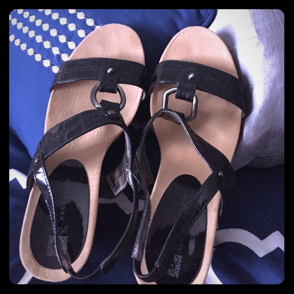 Anne Klein black wedges