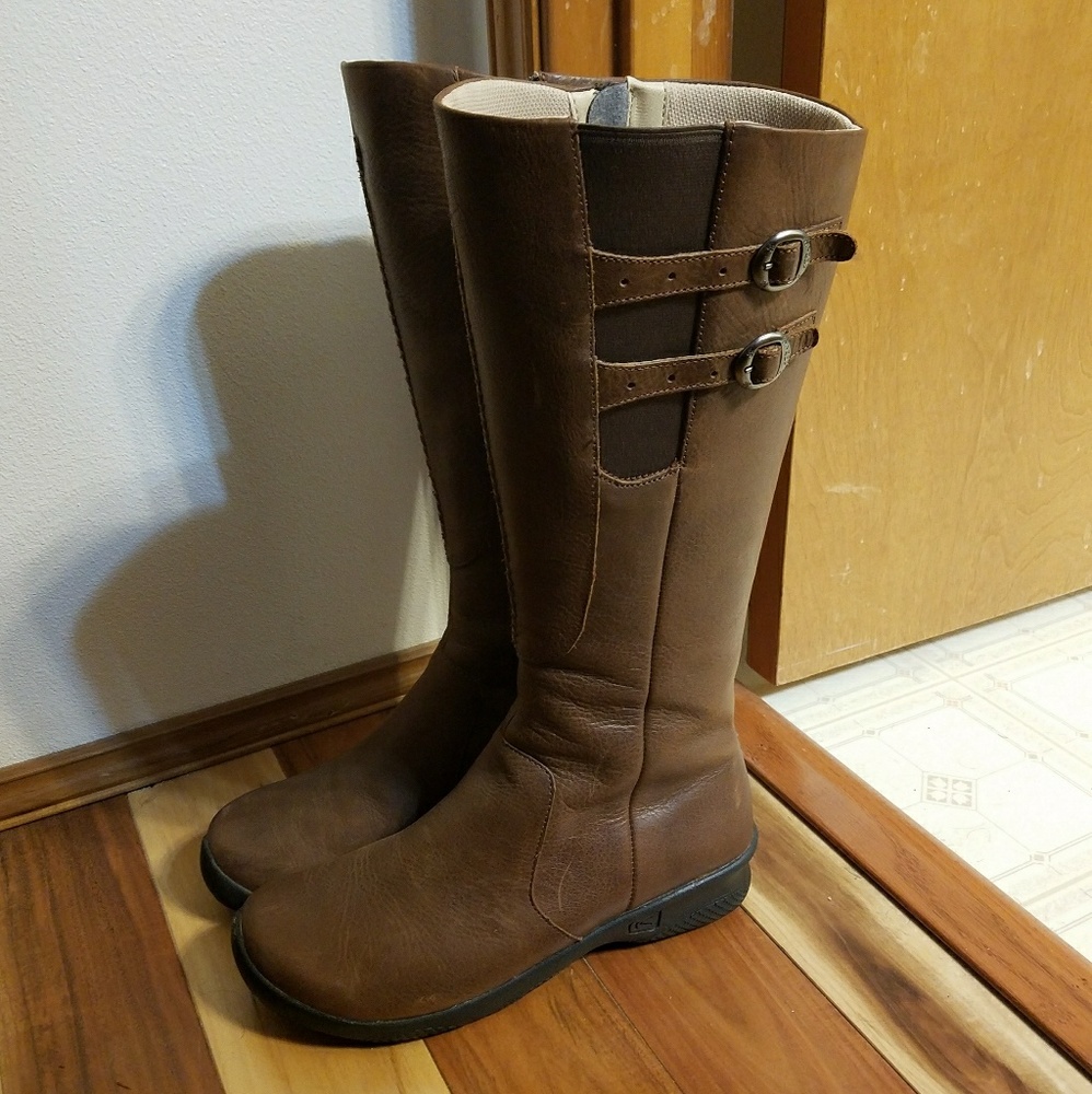 Keen brown leather boots