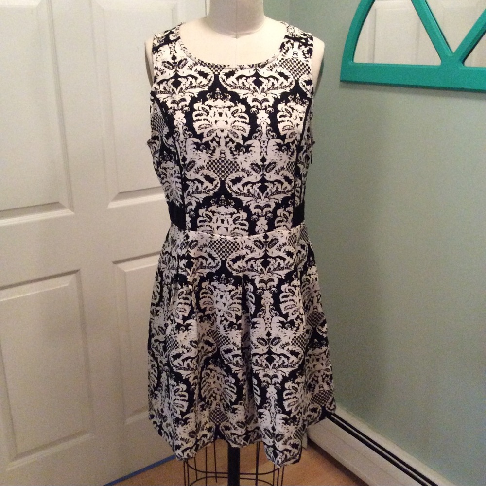 Beautiful Patterned Textured Sleeveless Dress NWOT