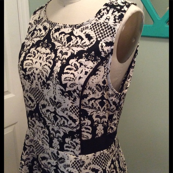 Beautiful Patterned Textured Sleeveless Dress NWOT - Picture 2 of 7