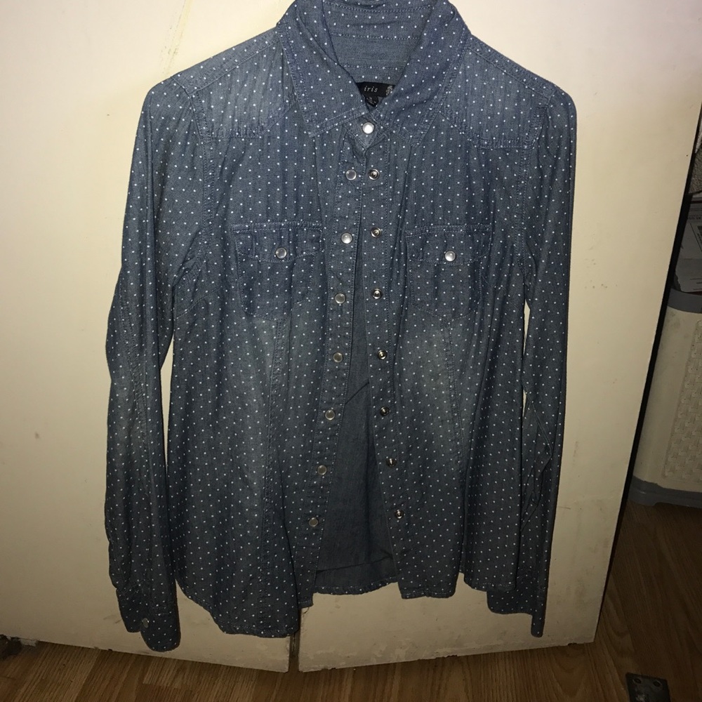 Small poka dot shirt.