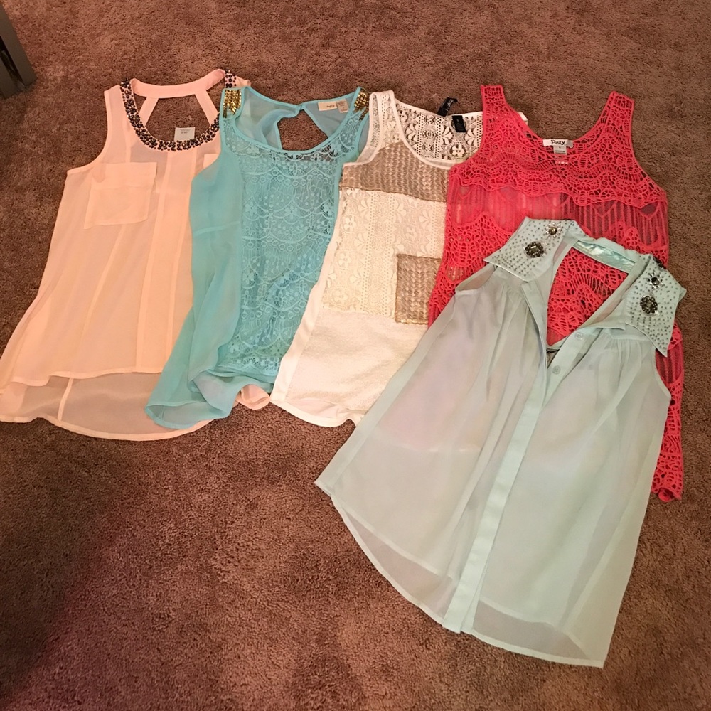 NEVER WORN TANK TOP LOT 😍 SOLD