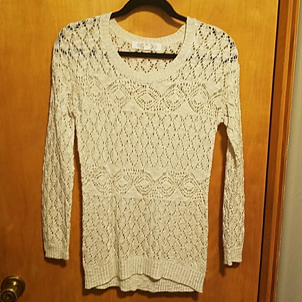 Adorable cream colored sweater! Size Medium!