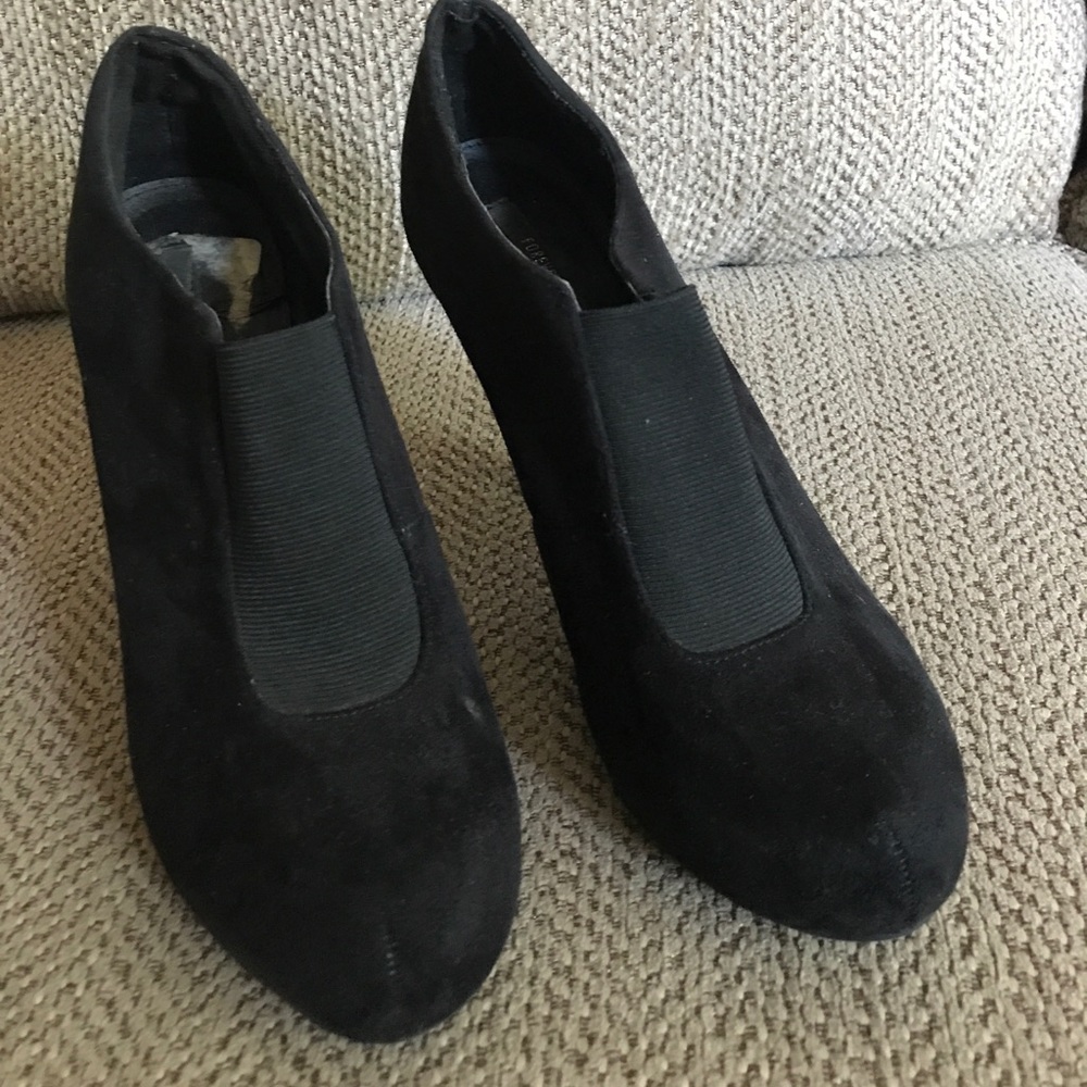 Black suede forever 21 ankle boots