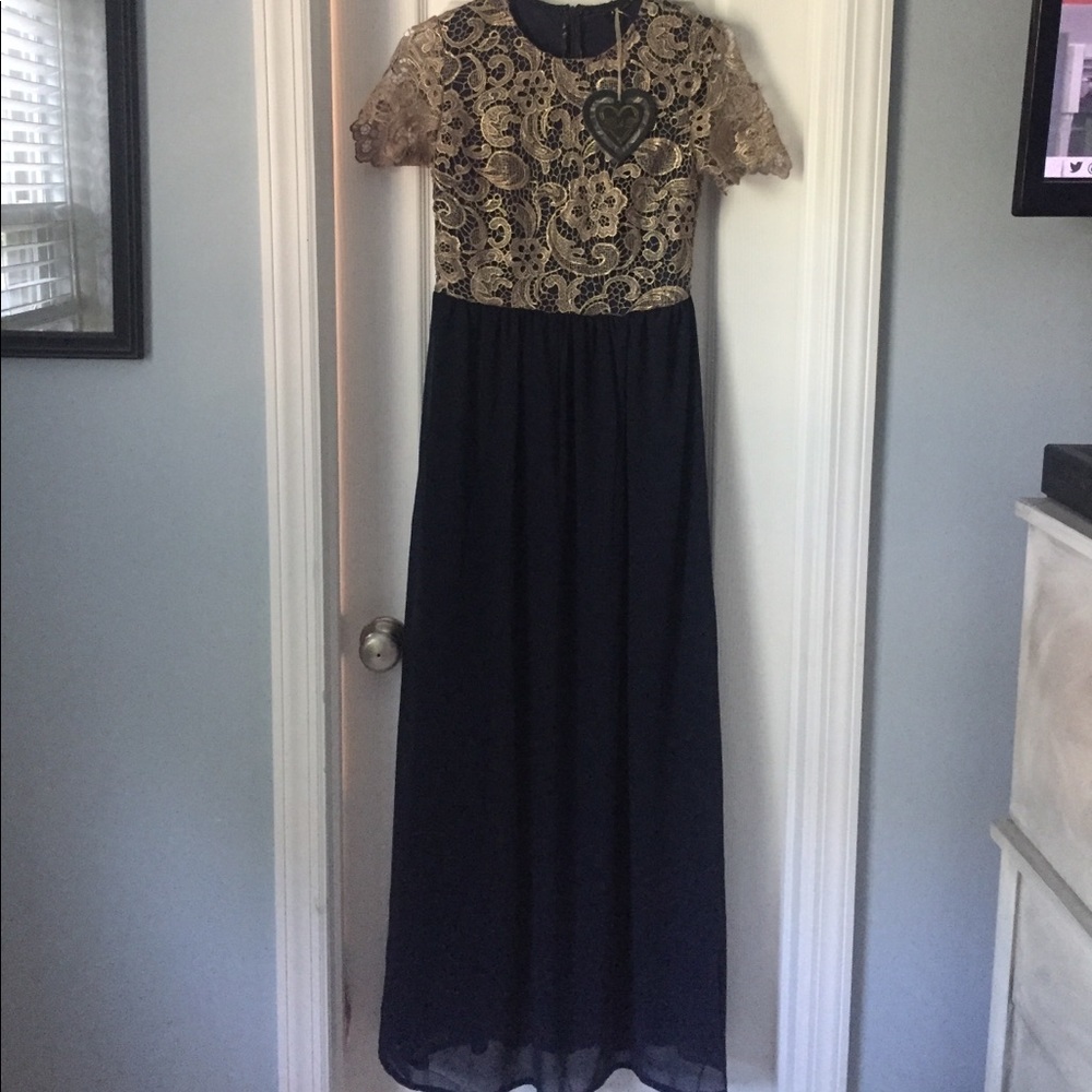 Maxi dress with gold lace