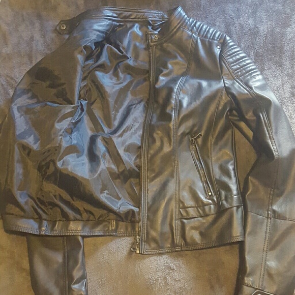 Fake leather jacket with detachable hood. - Picture 2 of 3