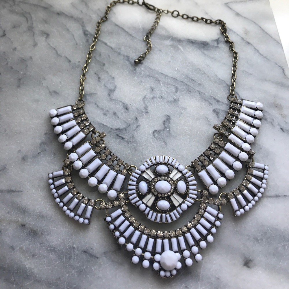 White chunky statement necklace