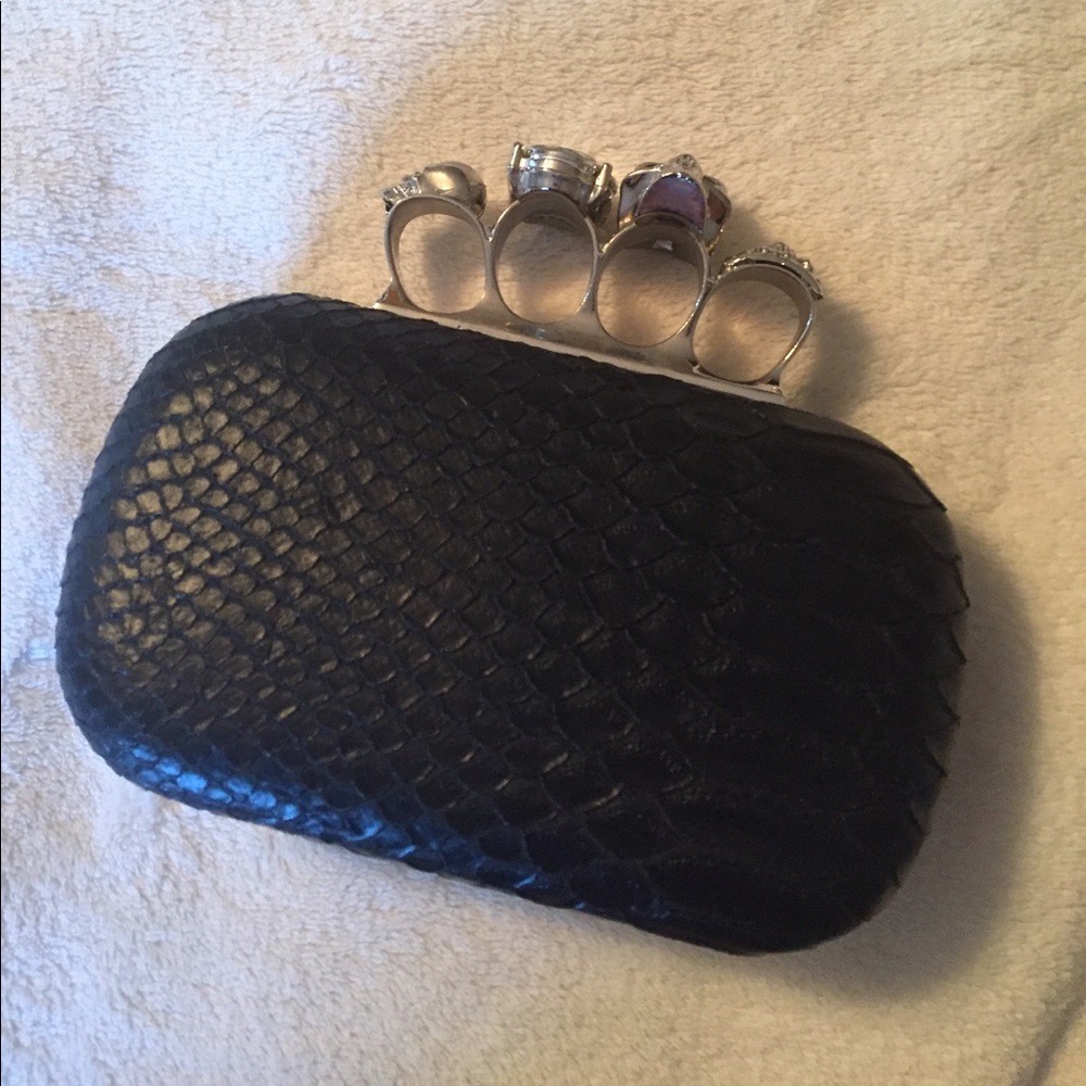 Black clutch purse w/ diamond skull details 💎💀