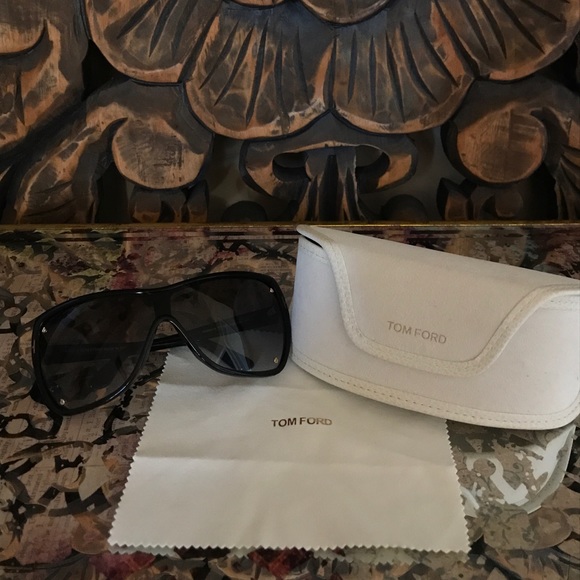 Tom Ford Ekaterina Sunglasses - Picture 4 of 8