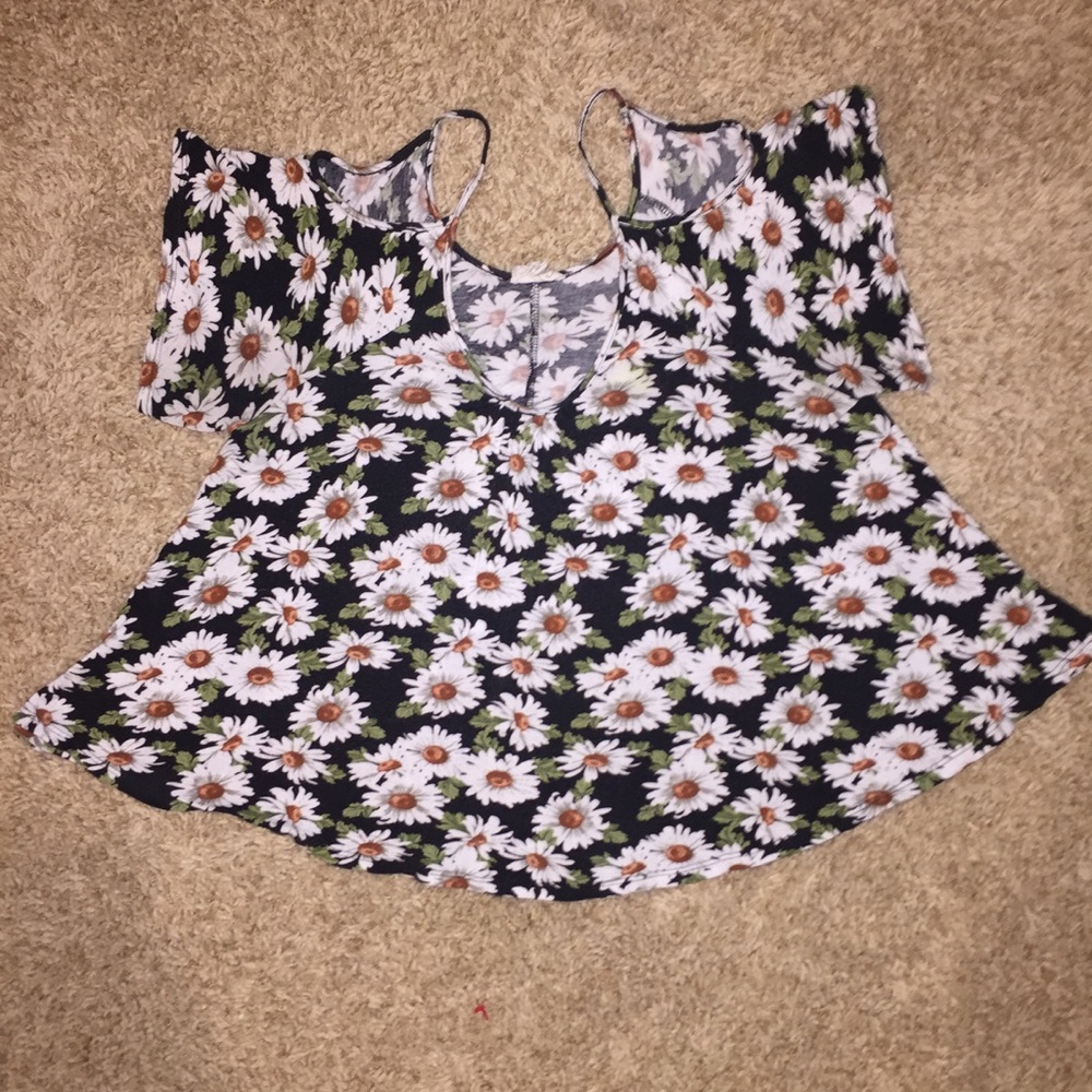 L.A. Hearts Cold Shoulder Daisy Shirt