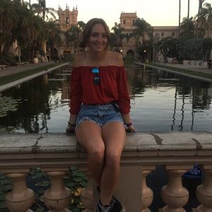 Meet your Posher, Danielle