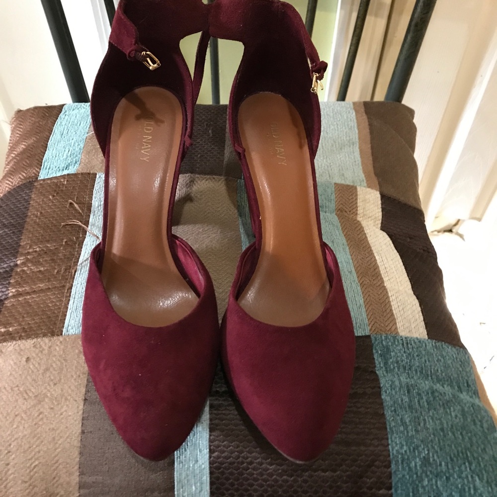 Old Navy round toe Burgundy heels