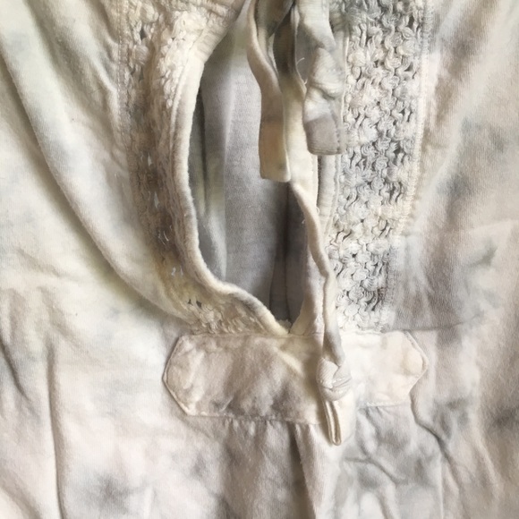 Hollister Cropped Tee - Picture 2 of 4