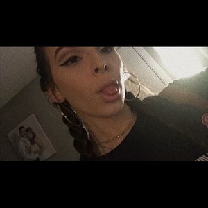 Meet your Posher, Ebony