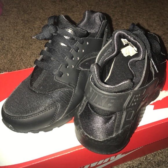 Black Nike Huarache Run (SOLD) - Picture 2 of 4