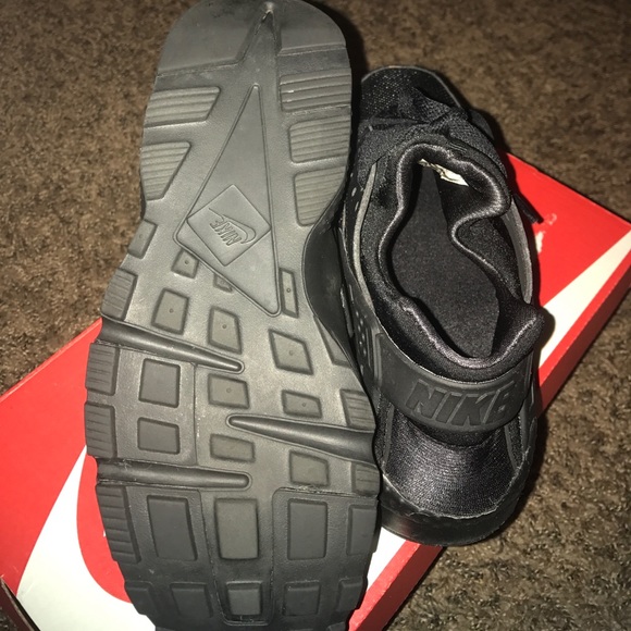 Black Nike Huarache Run (SOLD) - Picture 3 of 4
