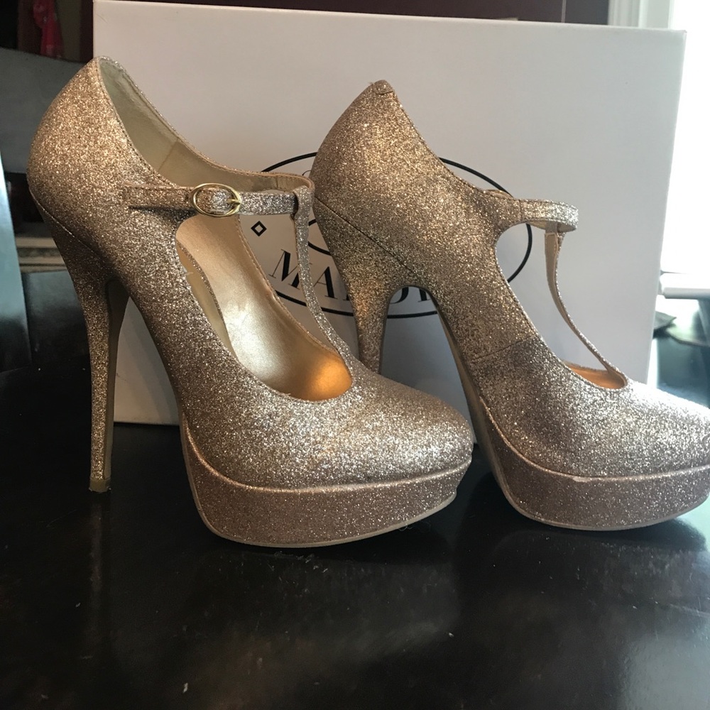 Steve Madden Gaylee Gold Glitter Heel - Picture 2 of 5