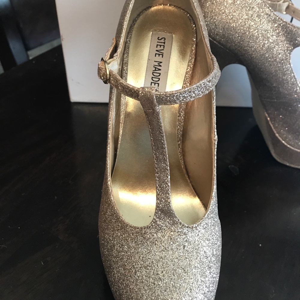 Steve Madden Gaylee Gold Glitter Heel - Picture 3 of 5
