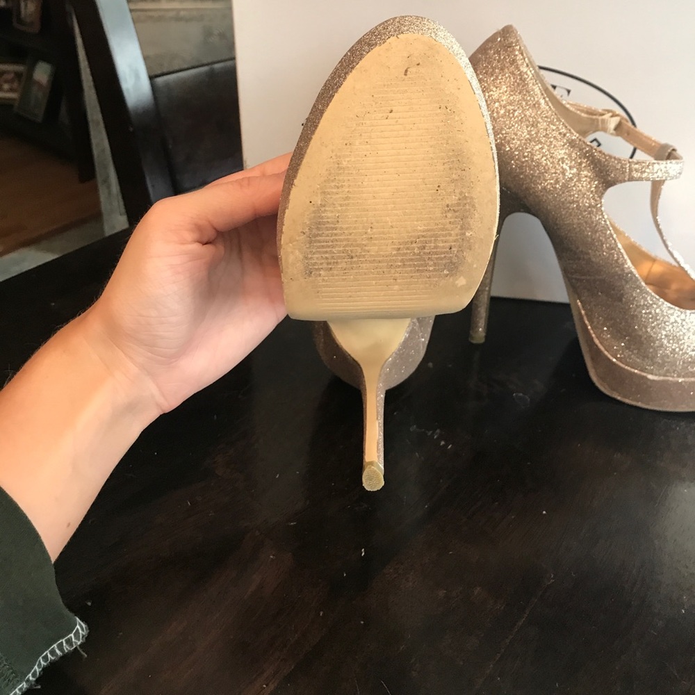 Steve Madden Gaylee Gold Glitter Heel - Picture 4 of 5