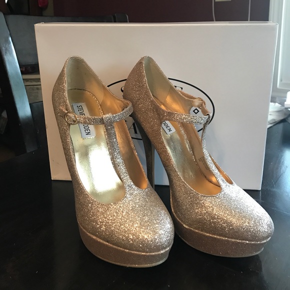 Steve Madden Shoes - Steve Madden Gaylee Gold Glitter Heel