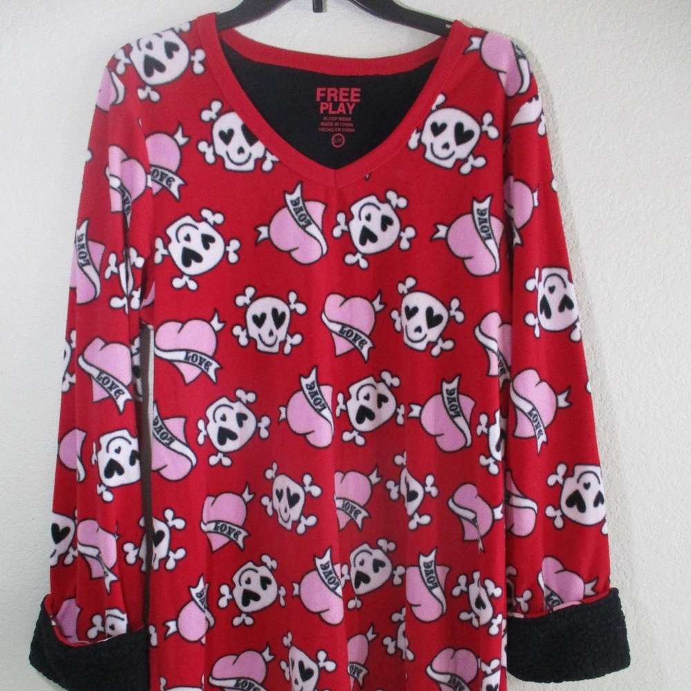 Free Play PJ Top Girl 14/16 Women S/M Skulls Heart