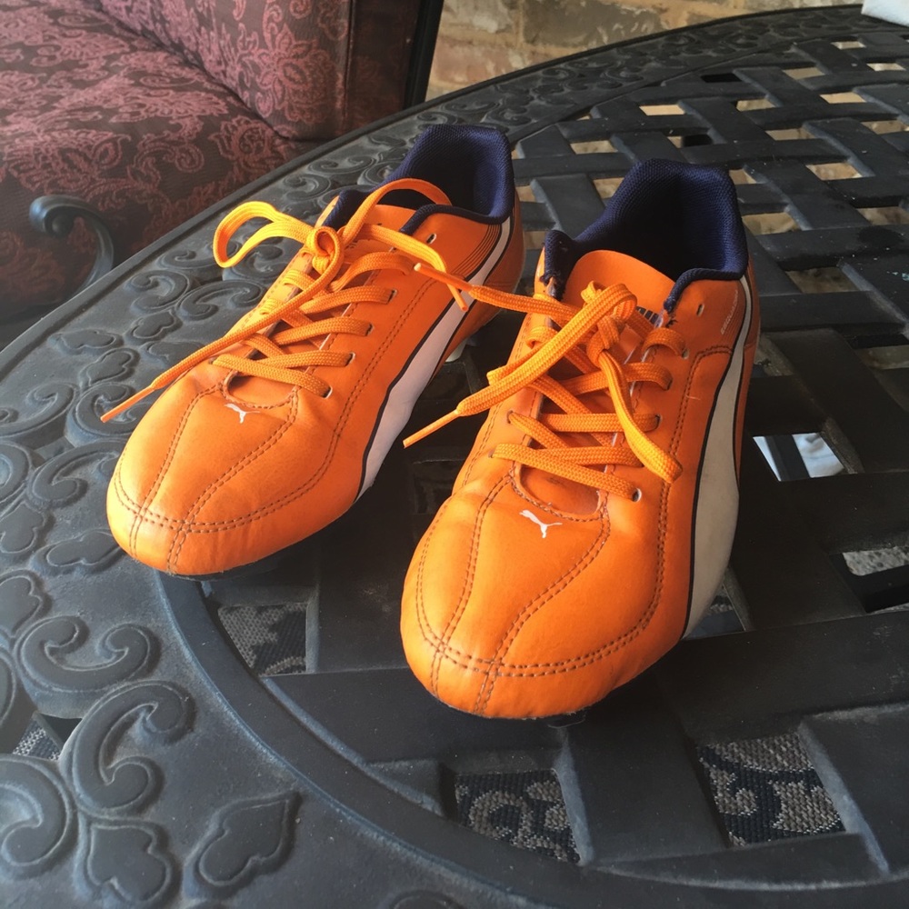 Puma soccer cleats size 5, orange and white!!