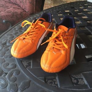 Puma soccer cleats size 5, orange and white!!