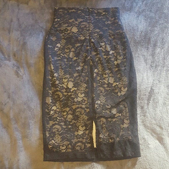 Professional lace pencil skirt - Picture 2 of 2