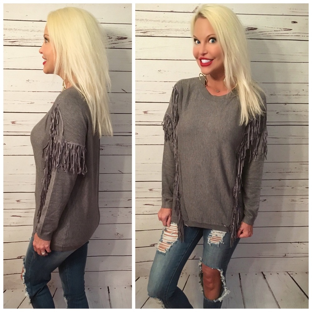 LAST 1! ๐ Gray Oversized Fringe Sweater - Picture 2 of 3