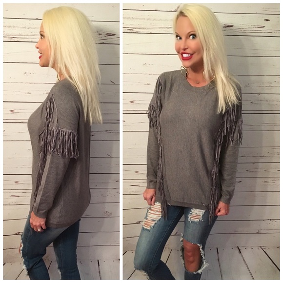 LAST 1! 💕 Gray Oversized Fringe Sweater - Picture 2 of 3
