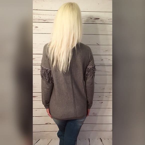 LAST 1! 💕 Gray Oversized Fringe Sweater - Picture 3 of 3