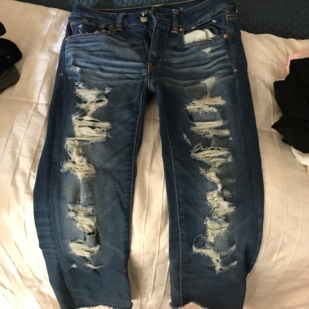 American Eagle distressed jeans size 6