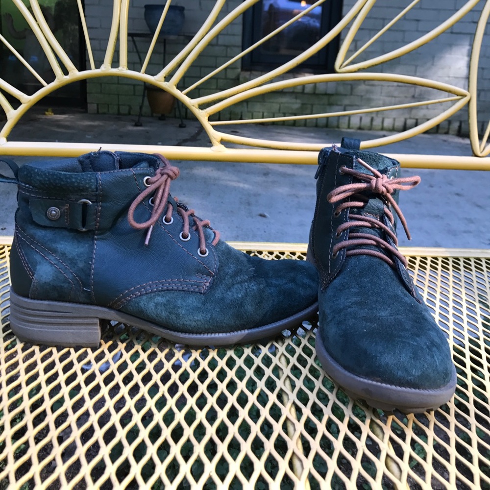 Earth Spirit green suede ankle boots 7