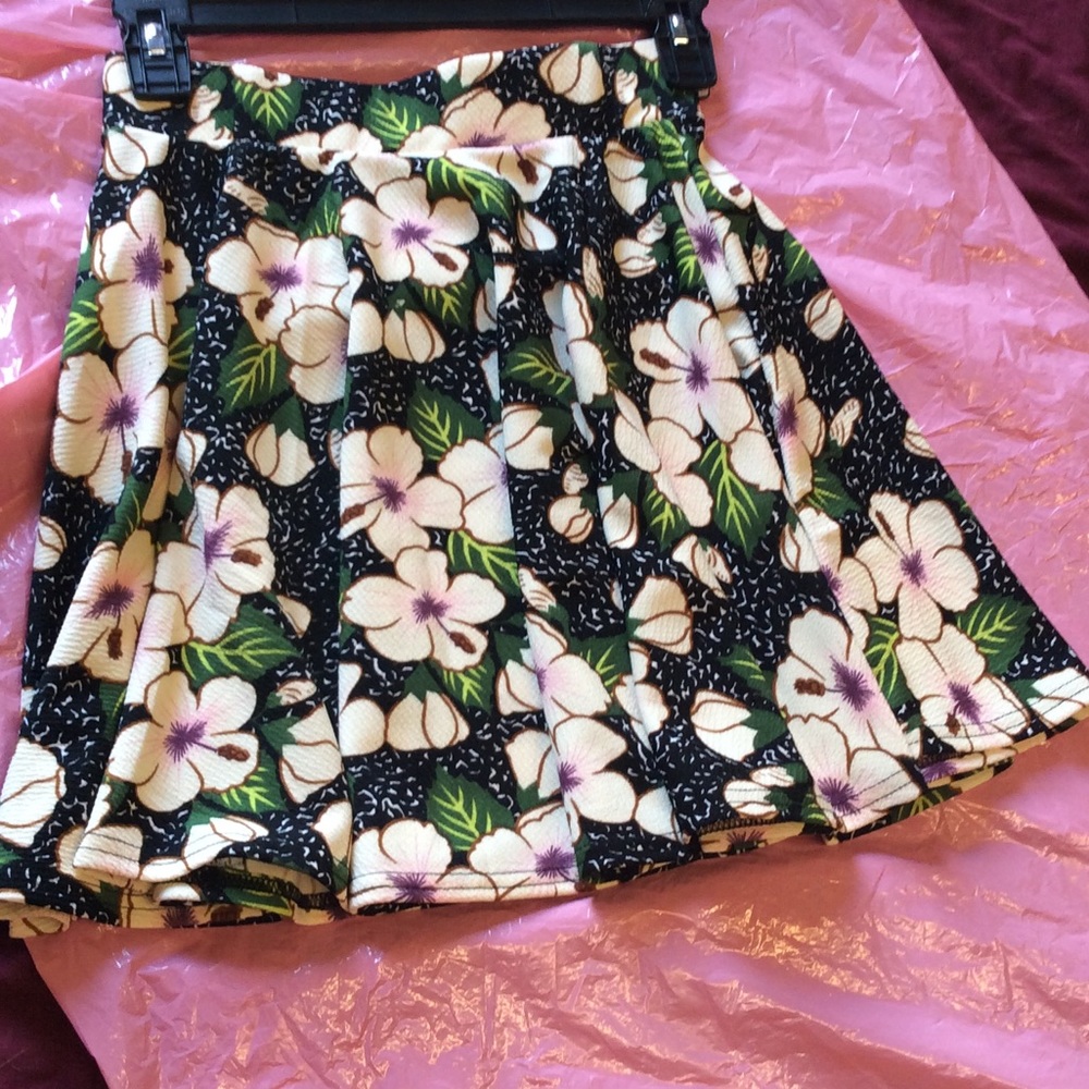 Pleated flower skirt LOWEST PRICE