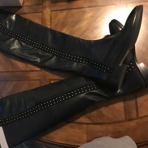 Over the knees boot