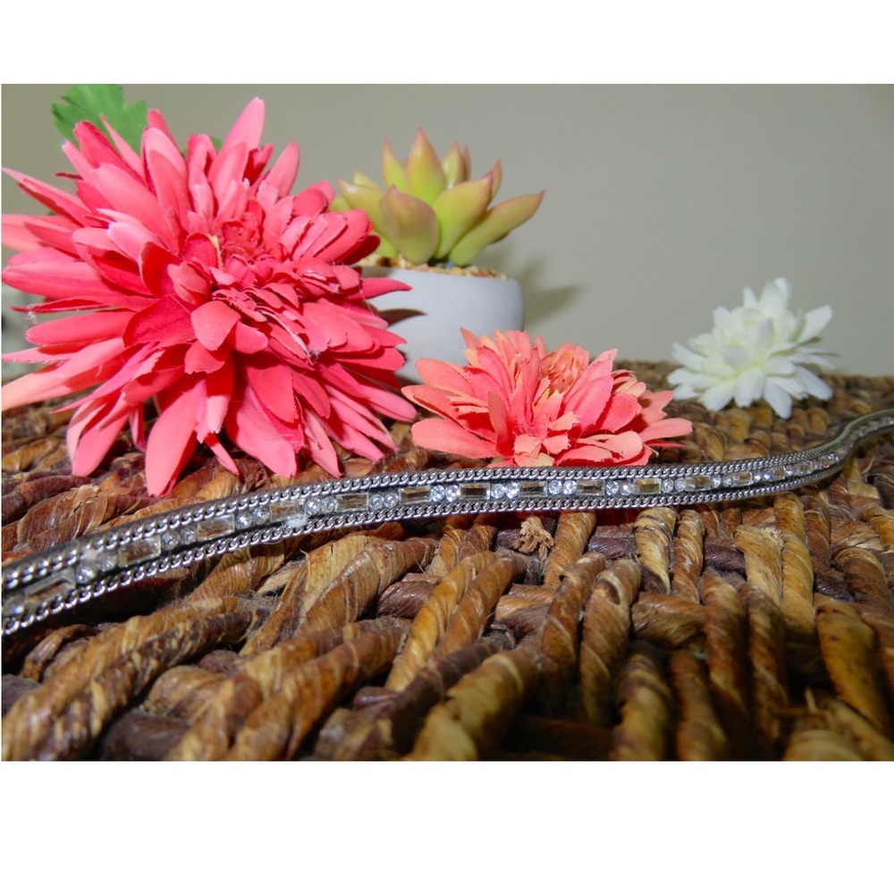 Simple Jeweled Chocker