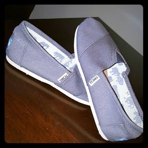 Women's Tom's shoes