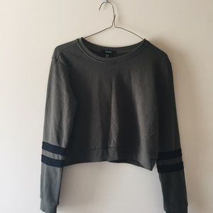 Army Green FOREVER 21 Cropped Sweatshirt.