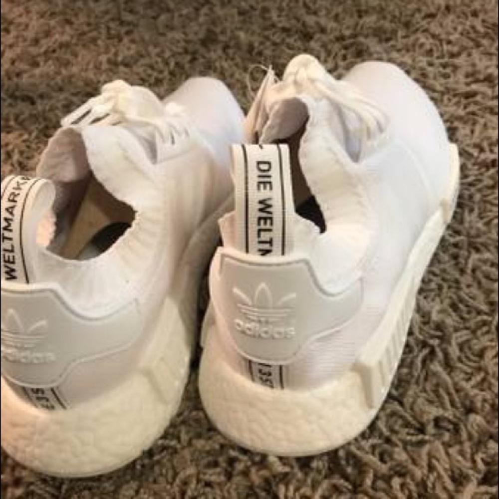 NMD R1 , 7.5 W (limited edition japan pack).