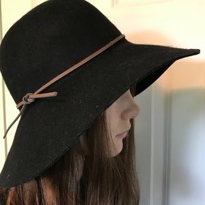 NWOT Aritzia/Talula Black Wool Winter Hat ❄️