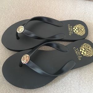 Vince Camilo black with gold logo flip flops