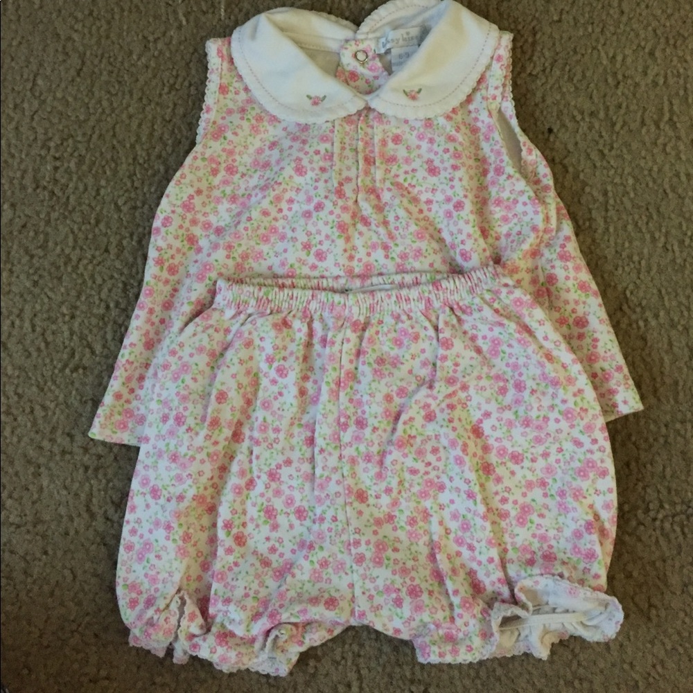 Pink/white flower outfit