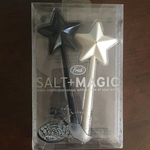 Star wand salt and pepper shaker