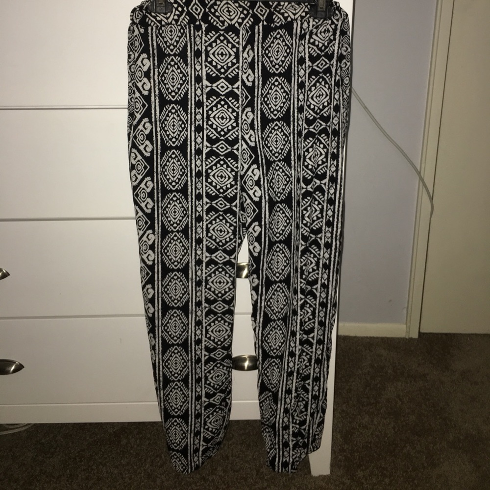Black & white patterned pants
