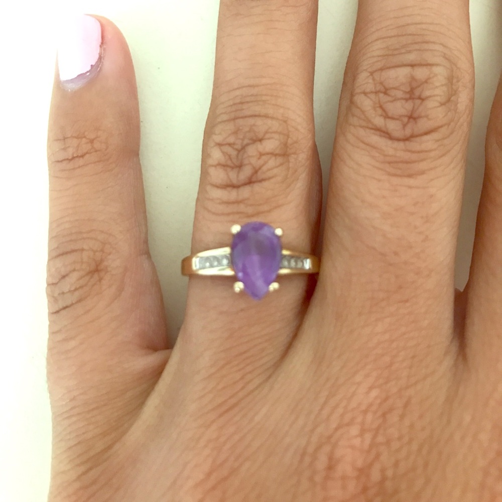 Amethyst size 6 10k gold ring. 6 total diamonds
