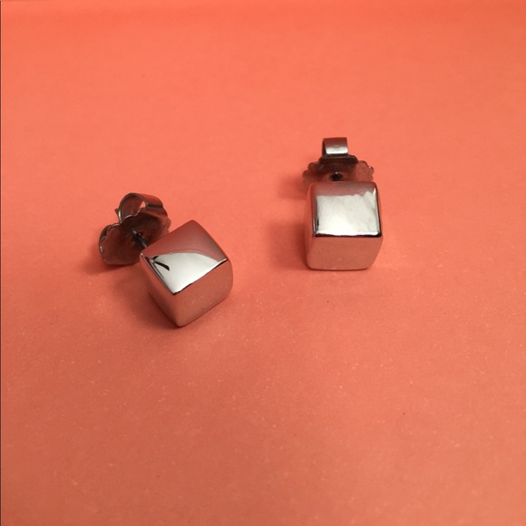 Lia Sophia earring set - Picture 2 of 3