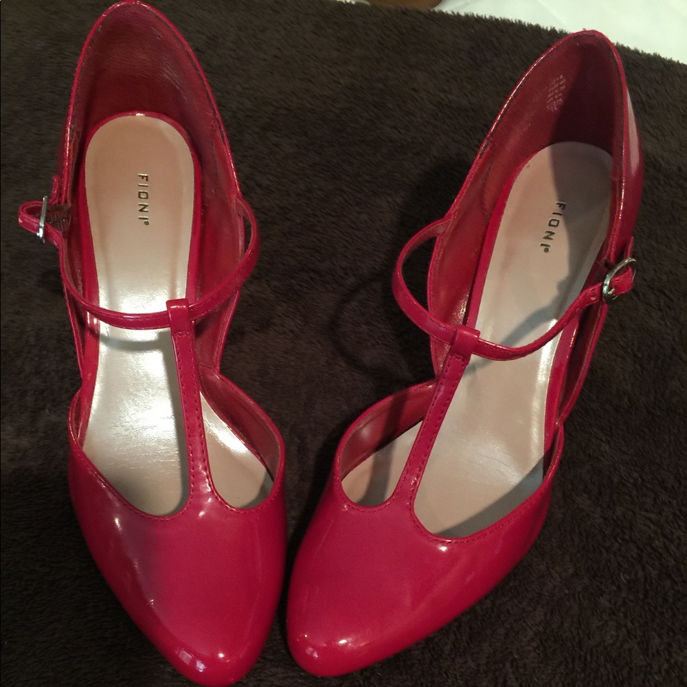 Red Fioni Heels!